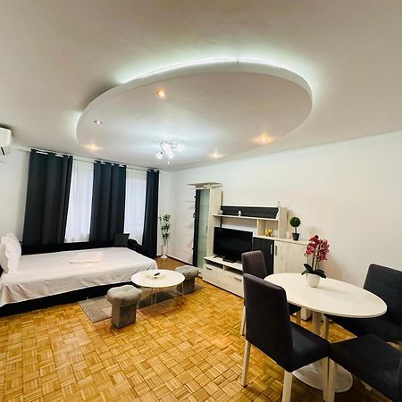 Chic Comfort 1Bdr With Landmark View - Concerthall Bucureşti Ngoại thất bức ảnh