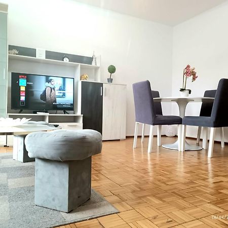 Chic Comfort 1Bdr With Landmark View - Concerthall Bucureşti Ngoại thất bức ảnh
