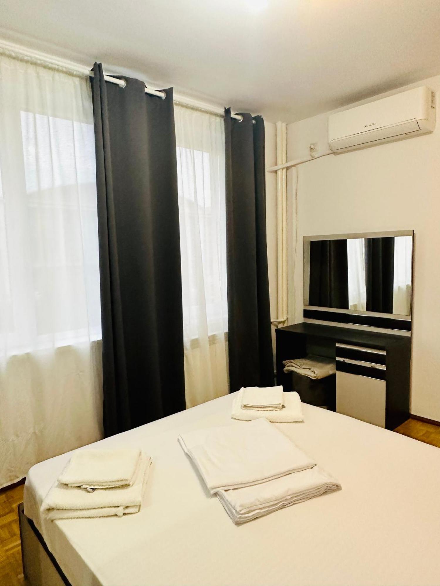 Chic Comfort 1Bdr With Landmark View - Concerthall Bucureşti Ngoại thất bức ảnh