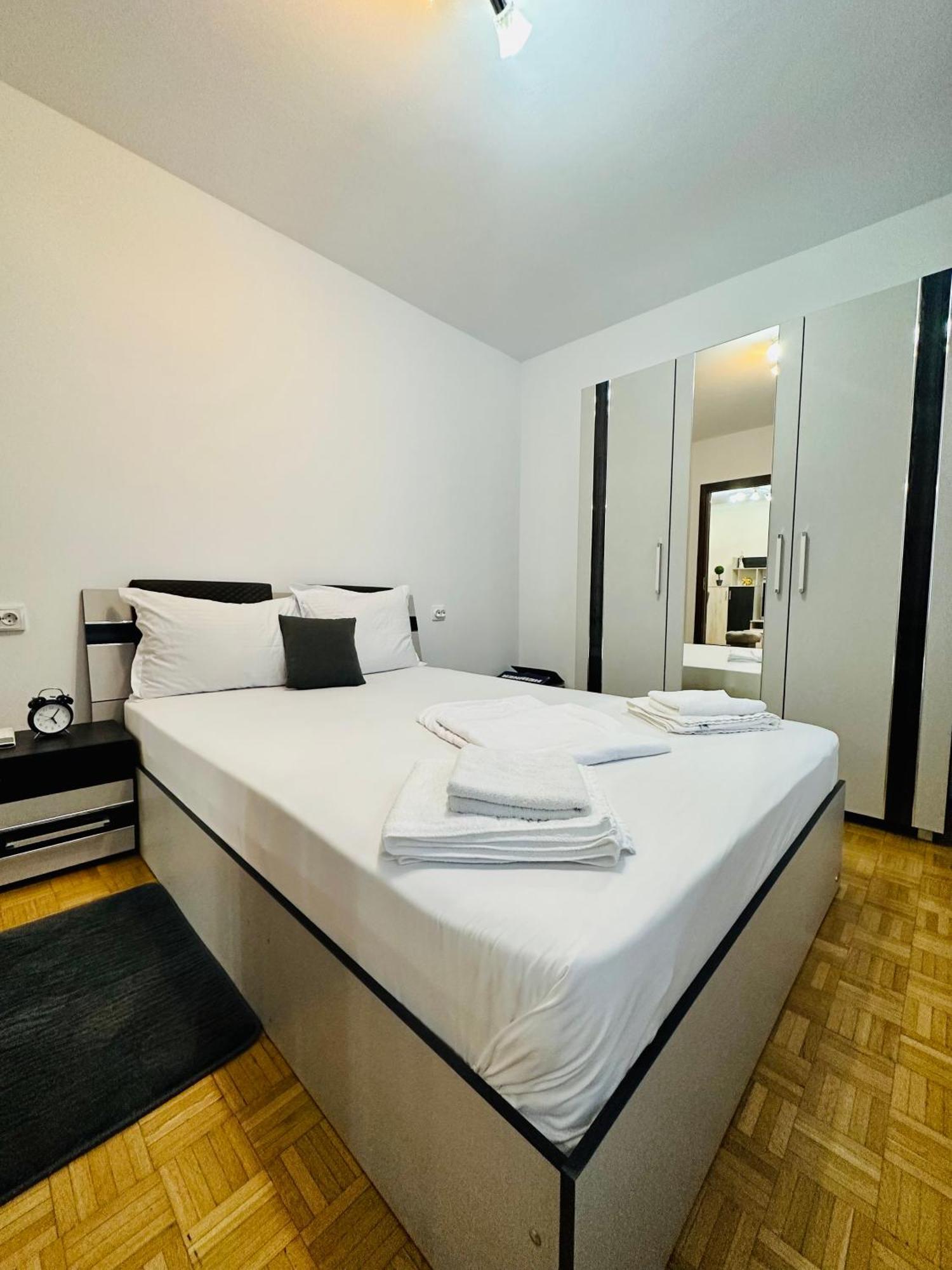 Chic Comfort 1Bdr With Landmark View - Concerthall Bucureşti Ngoại thất bức ảnh
