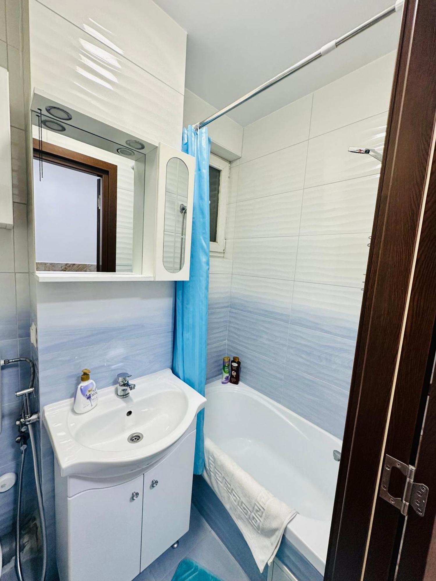 Chic Comfort 1Bdr With Landmark View - Concerthall Bucureşti Ngoại thất bức ảnh