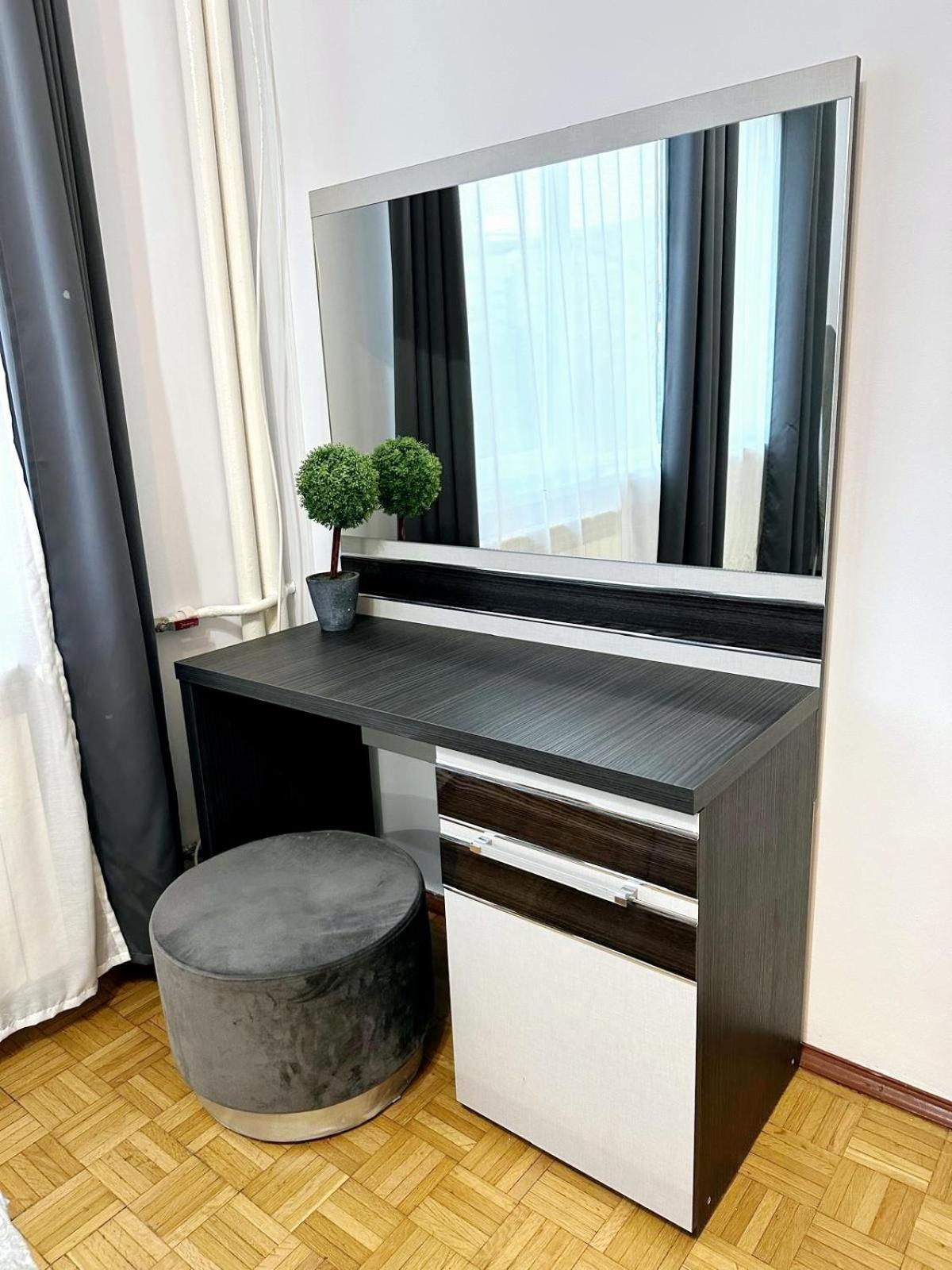 Chic Comfort 1Bdr With Landmark View - Concerthall Bucureşti Ngoại thất bức ảnh