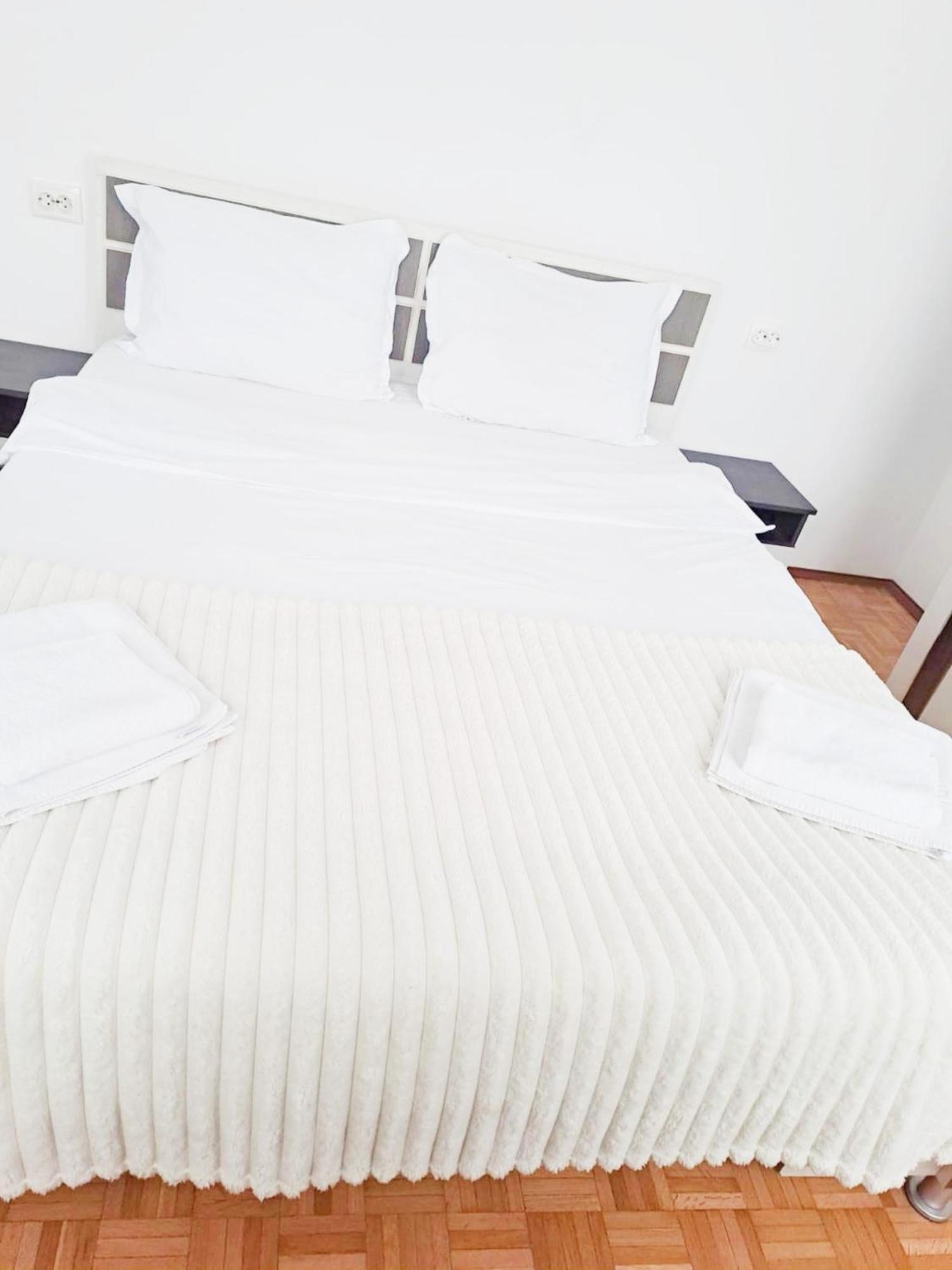 Chic Comfort 1Bdr With Landmark View - Concerthall Bucureşti Ngoại thất bức ảnh