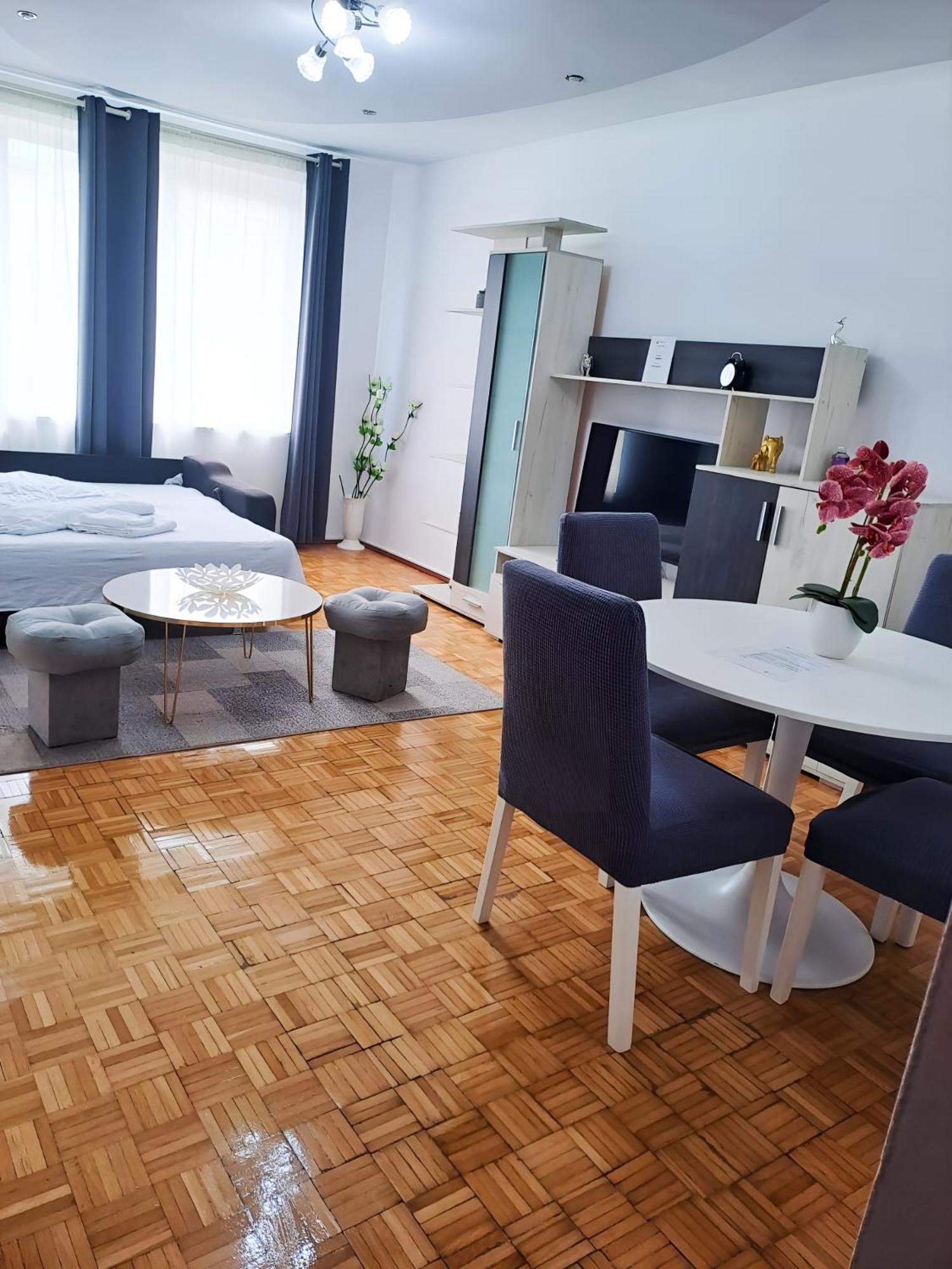 Chic Comfort 1Bdr With Landmark View - Concerthall Bucureşti Ngoại thất bức ảnh